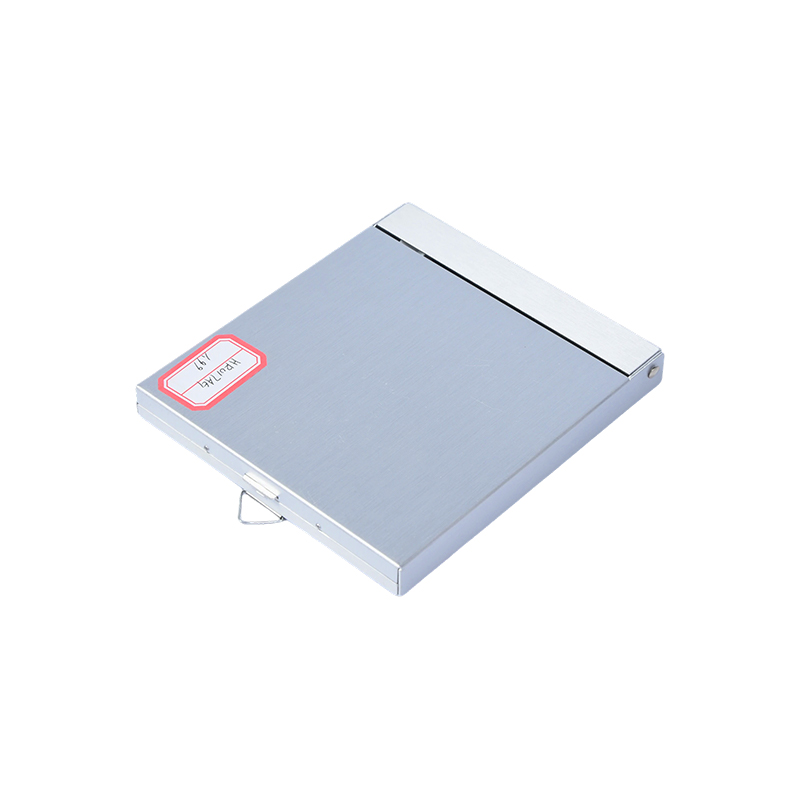 Set de Juego de Dados y Tres en Línea en Caja de Metal Portátil